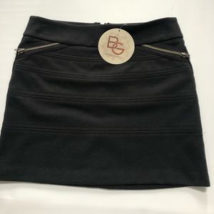 BCBG Black Skirt With Front Zippers Size 0 NWT